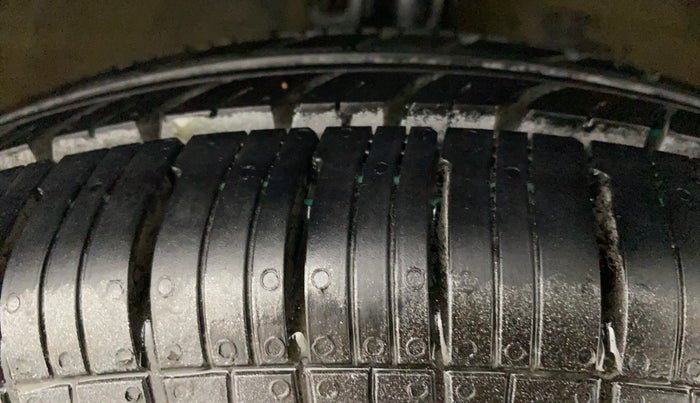 2012 Maruti Swift VDI, Diesel, Manual, 81,633 km, Right Front Tyre Tread