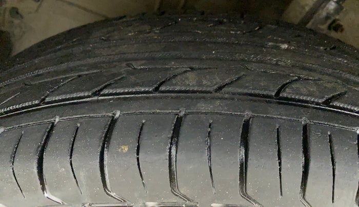 2014 Maruti Swift Dzire VXI, Petrol, Manual, 65,230 km, Left Front Tyre Tread