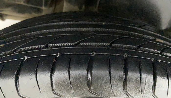 2014 Maruti Swift Dzire VXI, Petrol, Manual, 65,230 km, Right Rear Tyre Tread