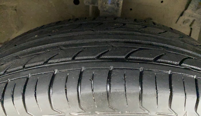2014 Maruti Swift Dzire VXI, Petrol, Manual, 65,230 km, Right Front Tyre Tread