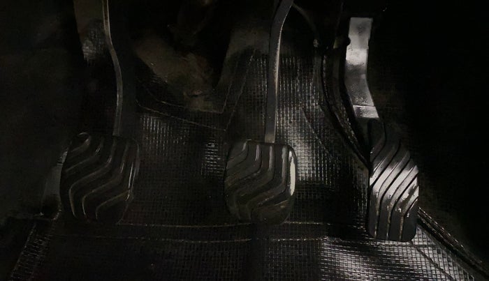 2019 Renault TRIBER RXL MT, Petrol, Manual, 42,775 km, Pedals