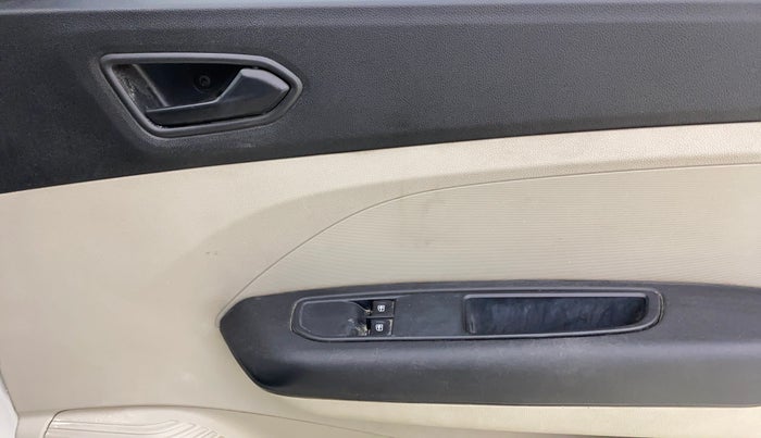 2019 Renault TRIBER RXL MT, Petrol, Manual, 42,775 km, Driver Side Door Panels Control