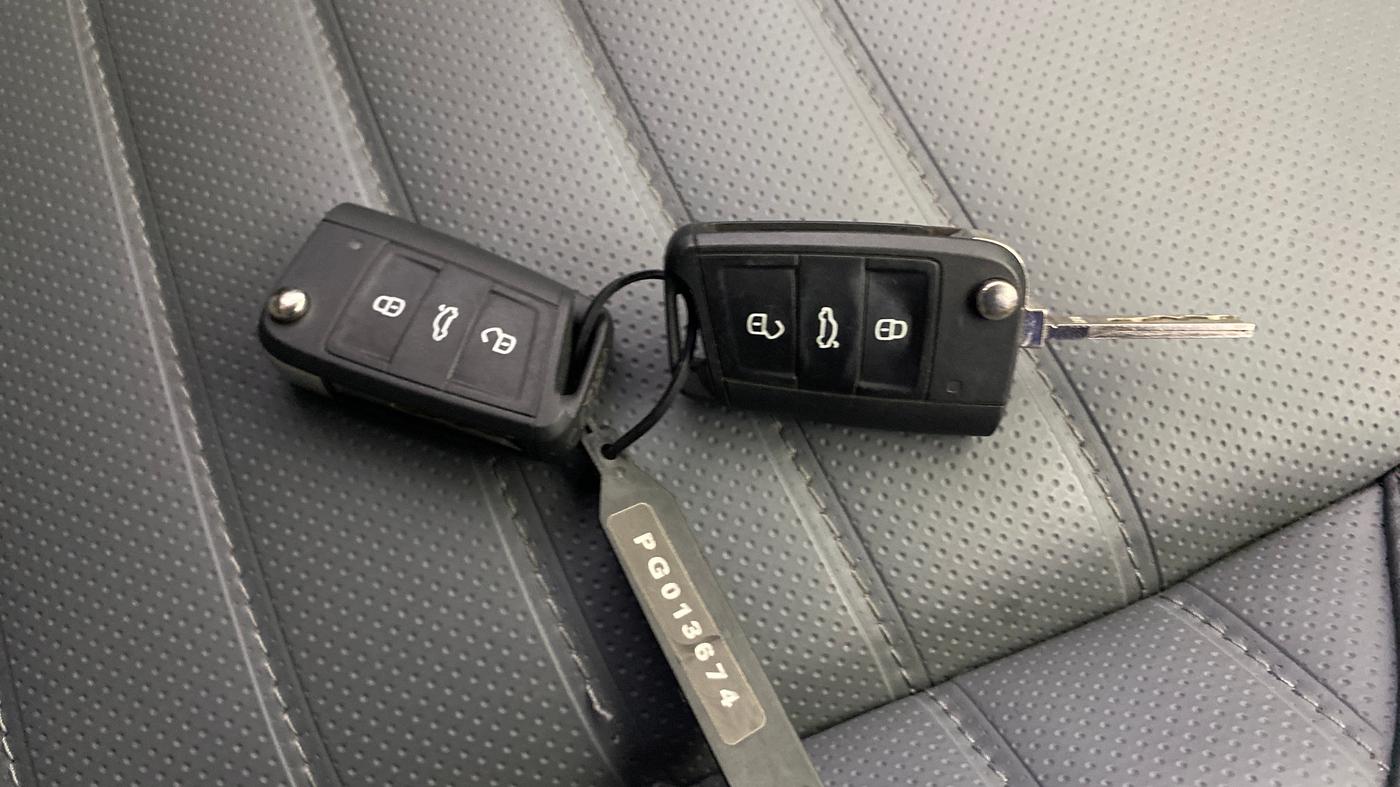 2023 Skoda KUSHAQ AMBITION 1.0L TSI AT, Petrol, Automatic, 30,383 km, Key Close Up