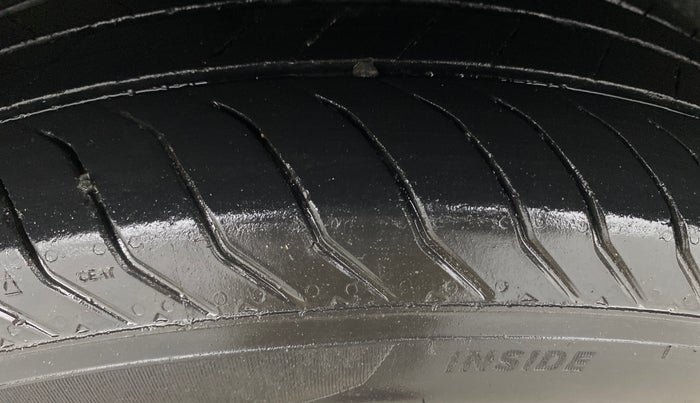 2023 Skoda KUSHAQ AMBITION 1.0L TSI AT, Petrol, Automatic, 30,383 km, Right Rear Tyre Tread