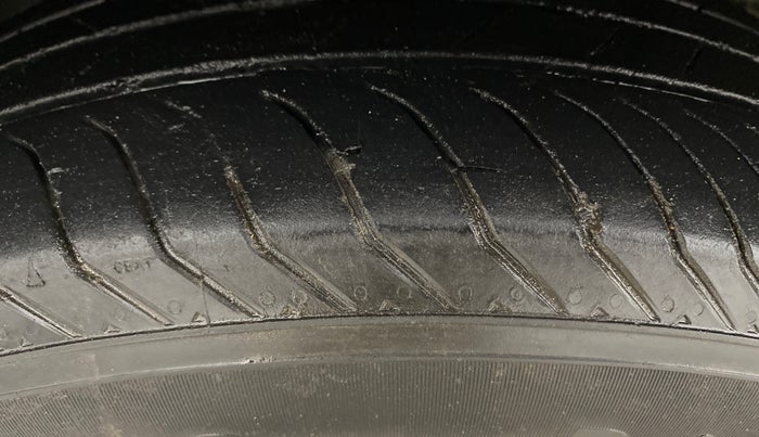 2023 Skoda KUSHAQ AMBITION 1.0L TSI AT, Petrol, Automatic, 30,383 km, Left Front Tyre Tread