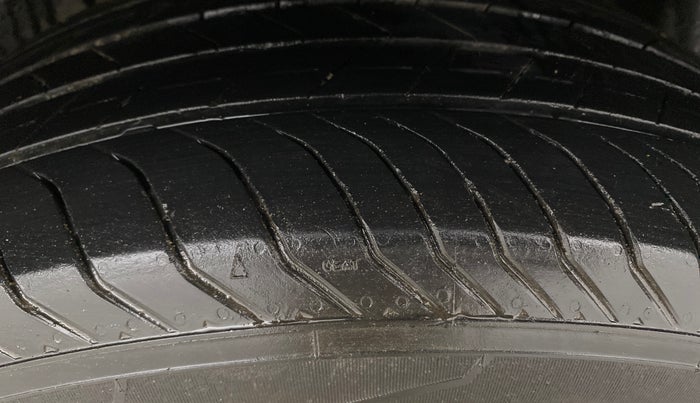 2023 Skoda KUSHAQ AMBITION 1.0L TSI AT, Petrol, Automatic, 30,383 km, Left Rear Tyre Tread