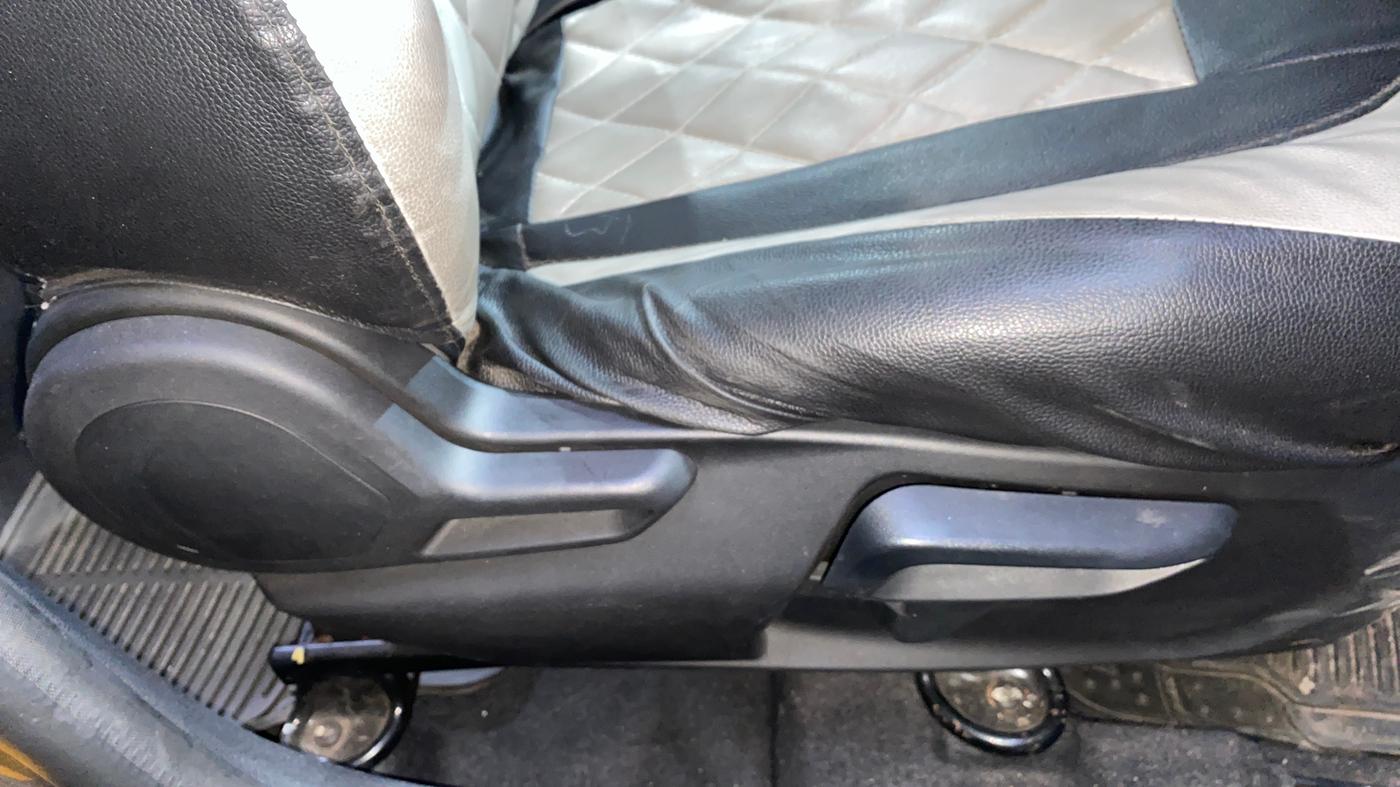 2020 Tata Tiago XZ PLUS PETROL, Petrol, Manual, 13,947 km, Driver Side Adjustment Panel