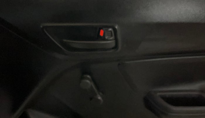 2019 Maruti Swift LXI, Petrol, Manual, 32,268 km, Driver Side Door Panels Control