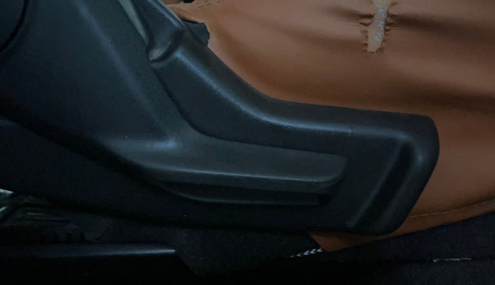 2019 Maruti Swift LXI, Petrol, Manual, 32,268 km, Driver Side Adjustment Panel