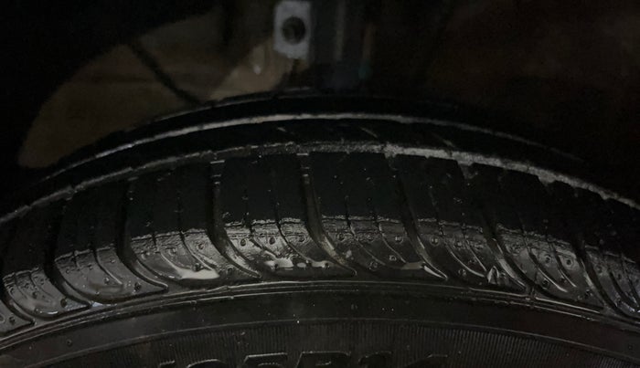2019 Maruti Swift LXI, Petrol, Manual, 32,268 km, Left Front Tyre Tread