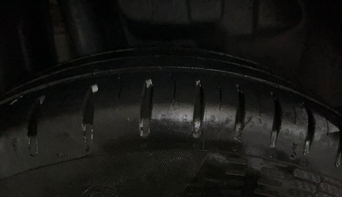 2019 Maruti Swift LXI, Petrol, Manual, 32,268 km, Right Rear Tyre Tread