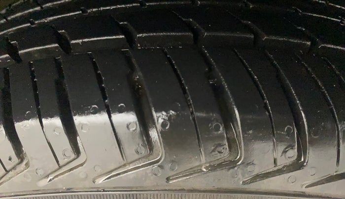 2018 Renault Kwid RXL 1.0 AMT, Petrol, Automatic, 14,475 km, Right Front Tyre Tread