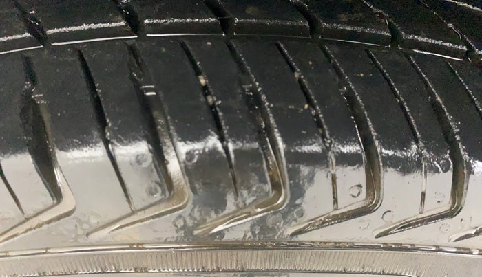 2018 Renault Kwid RXL 1.0 AMT, Petrol, Automatic, 14,475 km, Right Rear Tyre Tread