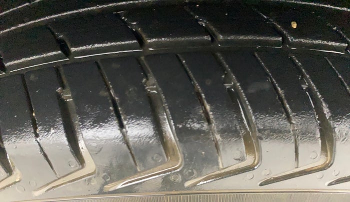 2018 Renault Kwid RXL 1.0 AMT, Petrol, Automatic, 14,475 km, Left Rear Tyre Tread