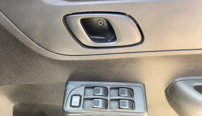 2018 Renault Kwid RXL 1.0 AMT, Petrol, Automatic, 14,475 km, Driver Side Door Panels Control