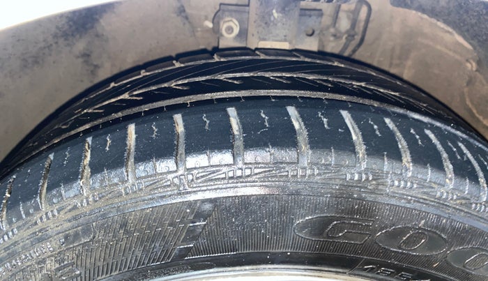 2016 Volkswagen Polo HIGHLINE1.2L, Petrol, Manual, 33,574 km, Left Front Tyre Tread