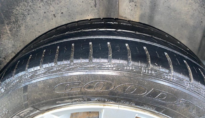 2016 Volkswagen Polo HIGHLINE1.2L, Petrol, Manual, 33,574 km, Left Rear Tyre Tread