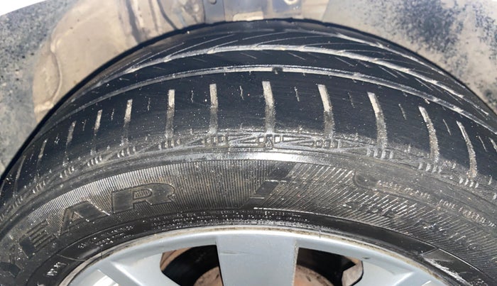 2016 Volkswagen Polo HIGHLINE1.2L, Petrol, Manual, 33,574 km, Right Front Tyre Tread