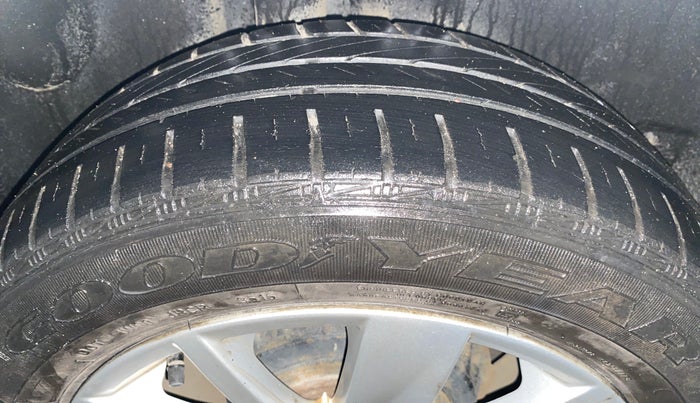 2016 Volkswagen Polo HIGHLINE1.2L, Petrol, Manual, 33,574 km, Right Rear Tyre Tread