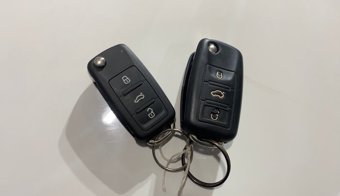 2016 Volkswagen Polo HIGHLINE1.2L, Petrol, Manual, 33,574 km, Key Close Up