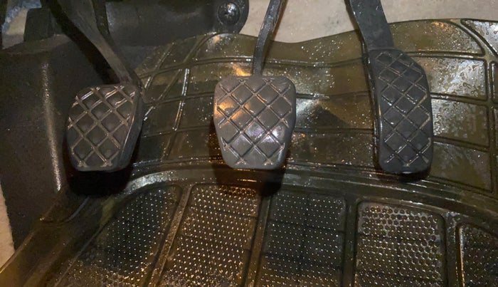 2016 Volkswagen Polo HIGHLINE1.2L, Petrol, Manual, 33,574 km, Pedals