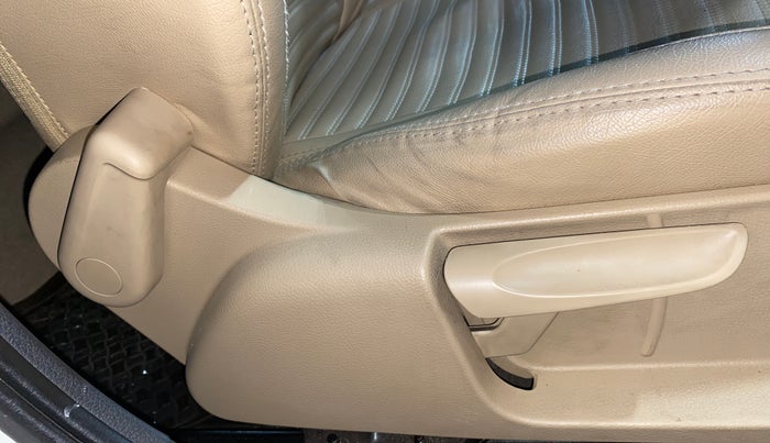 2016 Volkswagen Polo HIGHLINE1.2L, Petrol, Manual, 33,574 km, Driver Side Adjustment Panel