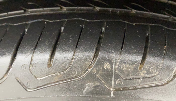 2019 Ford Ecosport TITANIUM 1.5L SPORTS(SUNROOF) DIESEL, Diesel, Manual, 1,04,043 km, Left Front Tyre Tread