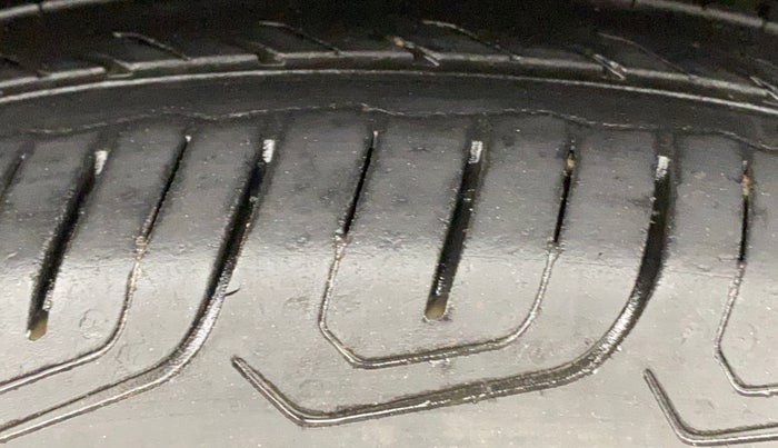 2019 Ford Ecosport TITANIUM 1.5L SPORTS(SUNROOF) DIESEL, Diesel, Manual, 1,04,043 km, Right Rear Tyre Tread