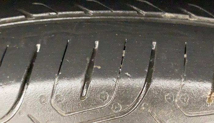 2019 Ford Ecosport TITANIUM 1.5L SPORTS(SUNROOF) DIESEL, Diesel, Manual, 1,04,043 km, Left Rear Tyre Tread