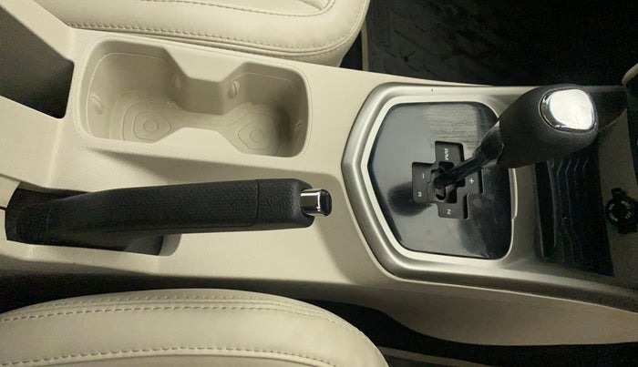 2022 Mahindra XUV300 W8 (O) 1.2 PETROL AMT, Petrol, Automatic, 20,474 km, Gear Lever