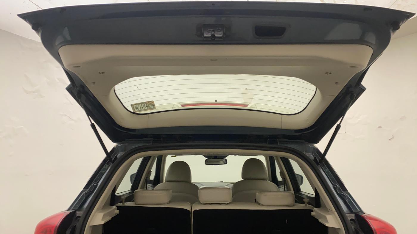 2022 Mahindra XUV300 W8 (O) 1.2 PETROL AMT, Petrol, Automatic, 20,474 km, Boot Door Open