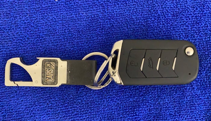 2022 Mahindra XUV300 W8 (O) 1.2 PETROL AMT, Petrol, Automatic, 20,474 km, Key Close Up