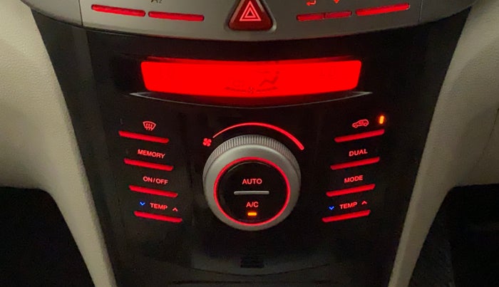 2022 Mahindra XUV300 W8 (O) 1.2 PETROL AMT, Petrol, Automatic, 20,474 km, Automatic Climate Control