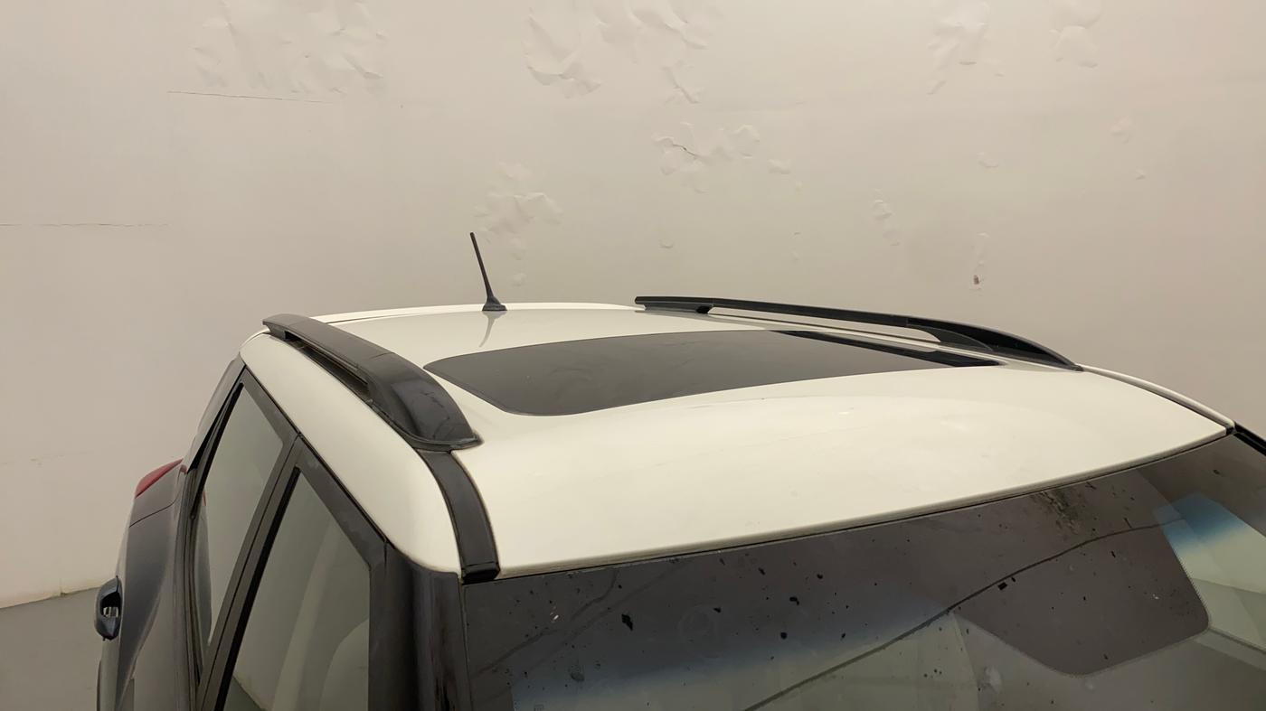 2022 Mahindra XUV300 W8 (O) 1.2 PETROL AMT, Petrol, Automatic, 20,474 km, Roof