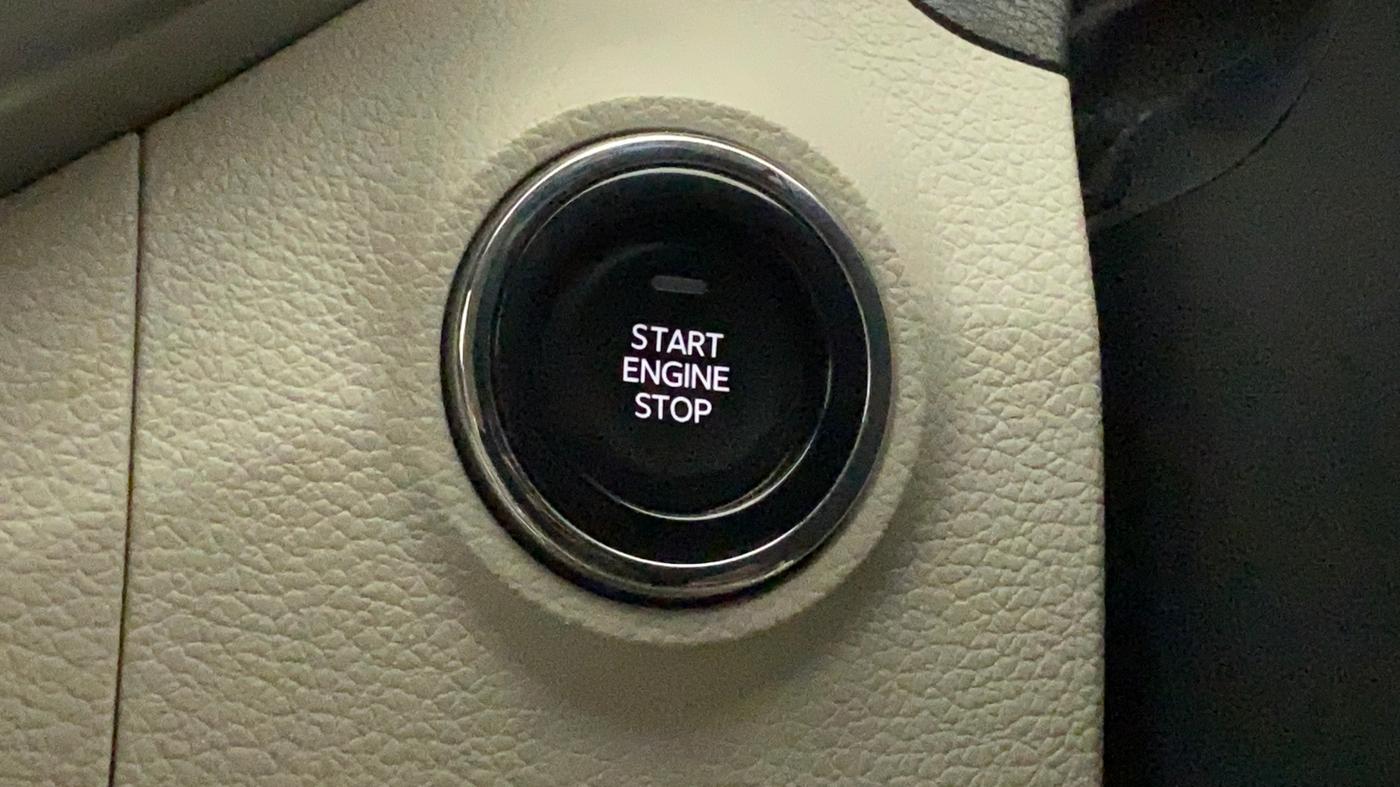 2022 Mahindra XUV300 W8 (O) 1.2 PETROL AMT, Petrol, Automatic, 20,474 km, Keyless Start/ Stop Button