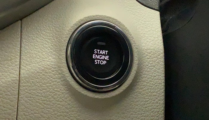 2022 Mahindra XUV300 W8 (O) 1.2 PETROL AMT, Petrol, Automatic, 20,474 km, Keyless Start/ Stop Button