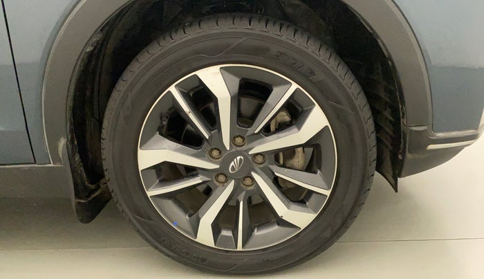 2022 Mahindra XUV300 W8 (O) 1.2 PETROL AMT, Petrol, Automatic, 20,474 km, Right Front Wheel