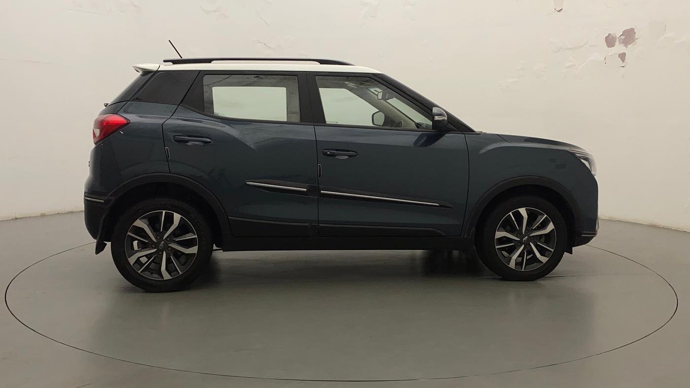 2022 Mahindra XUV300 W8 (O) 1.2 PETROL AMT, Petrol, Automatic, 20,474 km, Right Side