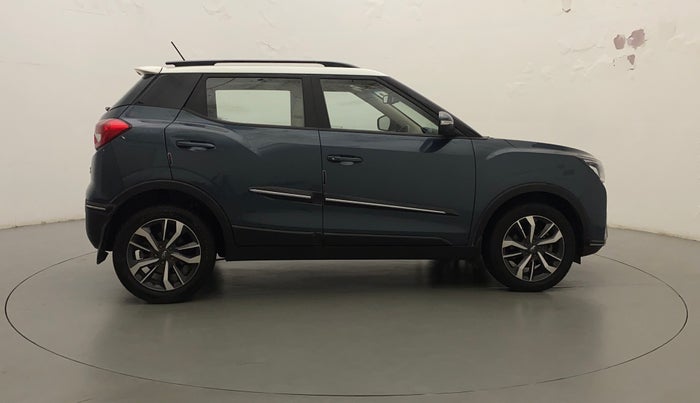 2022 Mahindra XUV300 W8 (O) 1.2 PETROL AMT, Petrol, Automatic, 20,474 km, Right Side