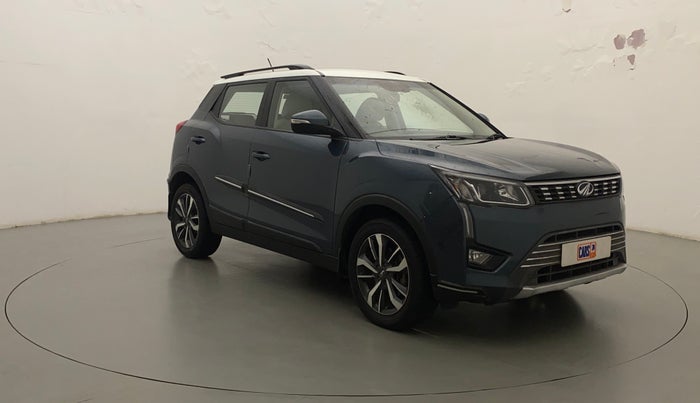 2022 Mahindra XUV300 W8 (O) 1.2 PETROL AMT, Petrol, Automatic, 20,474 km, Right Front Diagonal