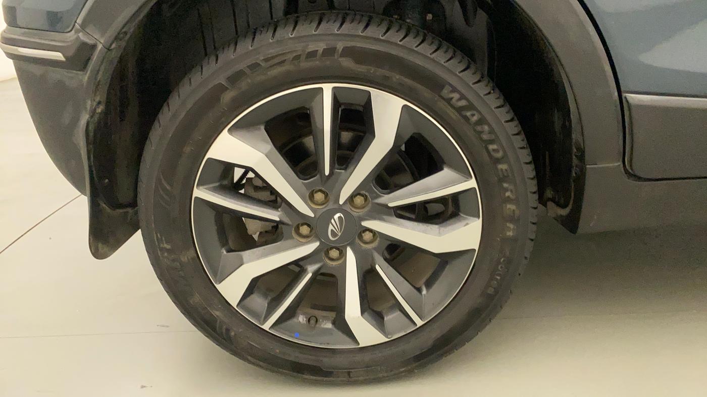 2022 Mahindra XUV300 W8 (O) 1.2 PETROL AMT, Petrol, Automatic, 20,474 km, Right Rear Wheel