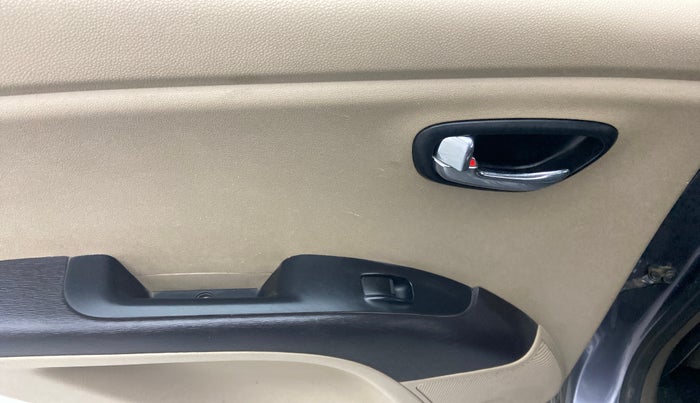 2013 Hyundai i10 SPORTZ 1.2 AT, Petrol, Automatic, 86,294 km, Left rear window switch / handle - Switch/handle not functional