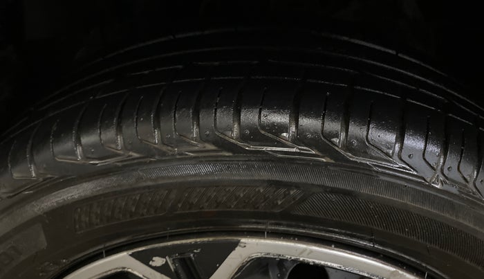 2019 Tata NEXON XM PETROL, Petrol, Manual, 25,690 km, Left Front Tyre Tread