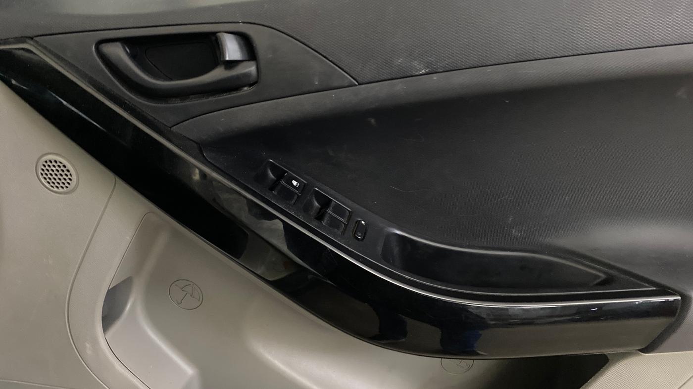 2019 Tata NEXON XM PETROL, Petrol, Manual, 26,028 km, Driver Side Door Panels Control