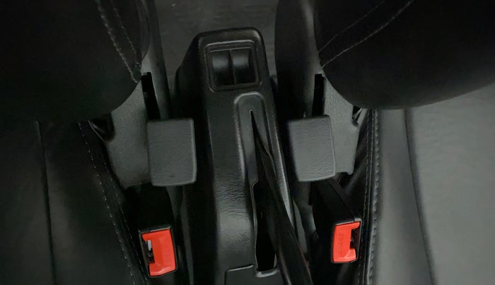 2022 Maruti Eeco 5 STR AC (O), Petrol, Manual, 2,630 km, Driver Side Adjustment Panel