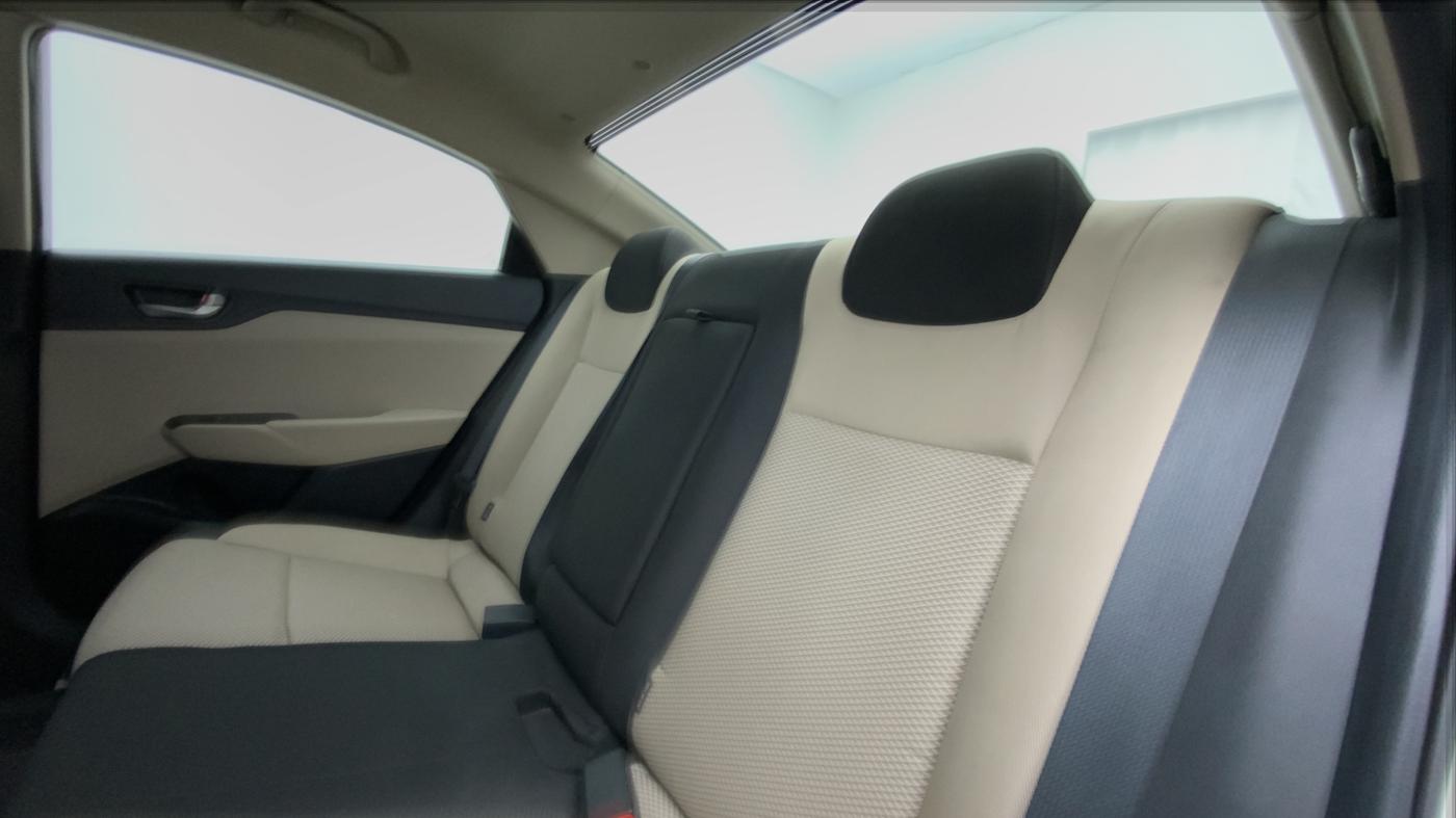 2018 Hyundai Verna 1.4 VTVT E, Petrol, Manual, 31,318 km, Right Side Door Cabin View