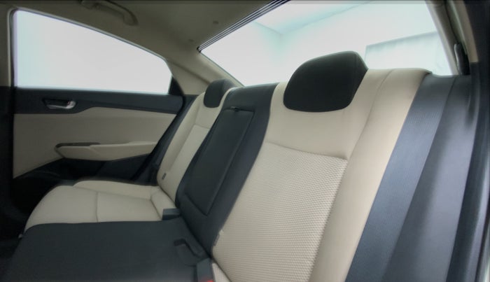 2018 Hyundai Verna 1.4 VTVT E, Petrol, Manual, 31,318 km, Right Side Door Cabin View