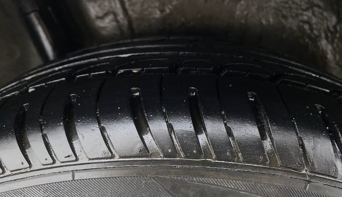 2013 Honda Jazz 1.2L I-VTEC SELECT, CNG, Manual, 91,815 km, Right Rear Tyre Tread