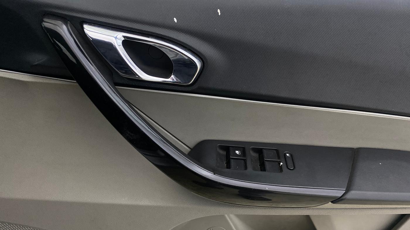 2018 Tata Tiago XZ PETROL, Petrol, Manual, 50,095 km, Driver Side Door Panels Control