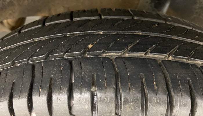 2016 Renault Kwid RXT, Petrol, Manual, 53,948 km, Left Rear Tyre Tread